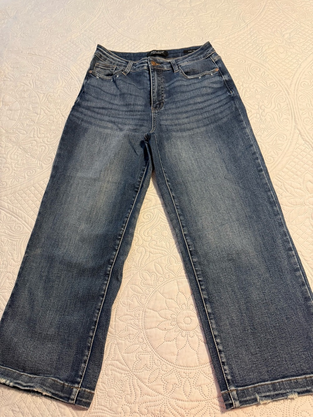 Judy Blue Wide Leg Cropped Jeans — Medium Blue Wash
